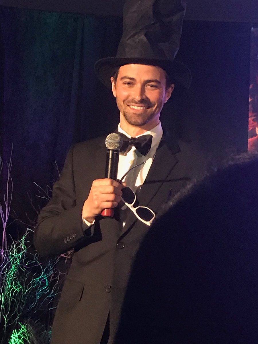 nomadiccyndi's tweet photo. Cute pic of @mattcohen4real from #spndc back in Nov. Was the middle of the semester so I literally left class thurs, drove all nite2arrive after the first panel fri, did homework during every break, and drove all nite again to get back4Mon classes. Just got time to look at pics! https://t.co/Ic1eOQUAUA