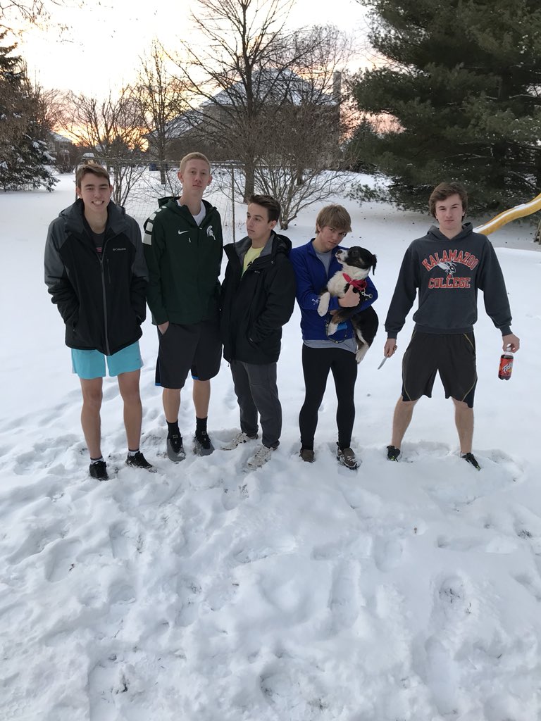 FWOODTRACKCLUB's tweet photo. Happy Holidays from the FTC family!! #Christmas #Hannukah #Kwanzaa #FroheWeihnachten #welovesnow #funfun #werestillfast #raceus #BRIGDENFALL #doggy #holidaytime #GreatYarmouth #cherokee #BoxingDay #rad https://t.co/k4jS4KHko6