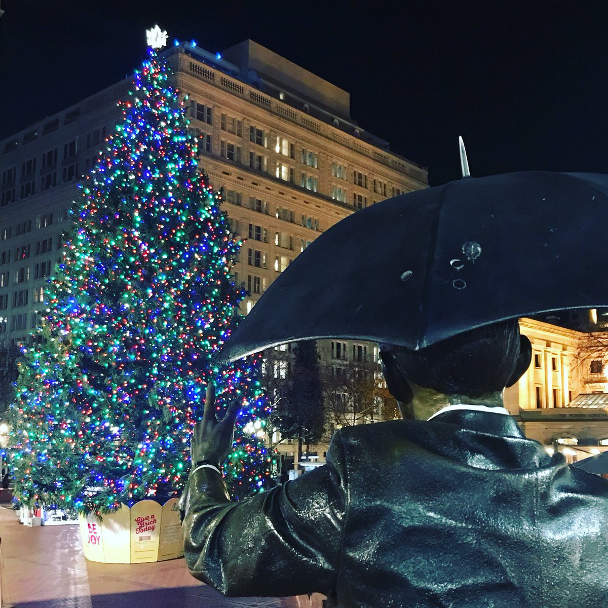 thesquarepdx's tweet photo. Allow Me says “This way to the Tree!” ➡️🎄 #thesquarepdx https://t.co/kQy1CghUsY