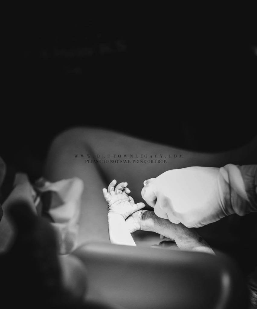 Monroedoee's tweet photo. #Pocatello! https://t.co/S6HT23hvZ0 #birth #birthphotography #natural #crunchy #hands #baby #babies #idaho #idahofalls #americanfalls #obgyn #portneuf #portneufmedicalcenter https://t.co/8Tg8EX7aOi https://t.co/qw4xm2R6kR