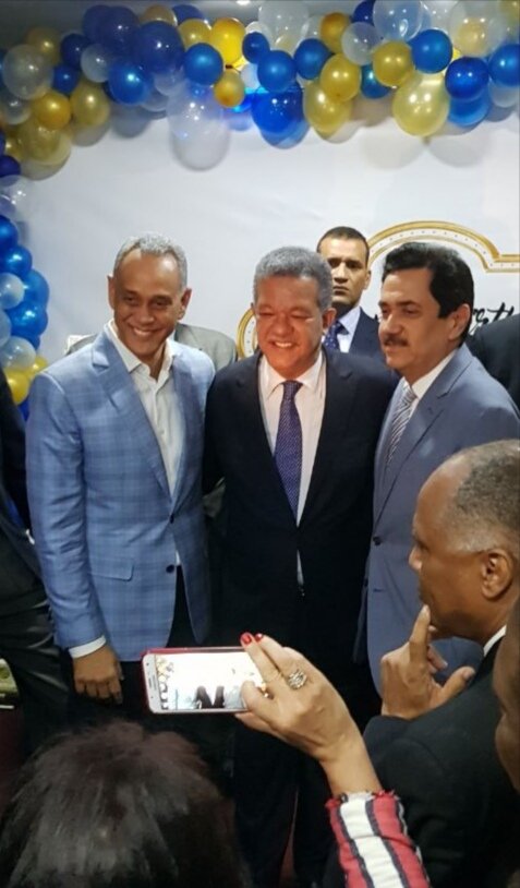 Compartiendo junto al amigo Tony Raful, presidente del <a href="/parlacen/">PARLACEN</a>, con el compañero <a href="/LeonelFernandez/">Leonel Fernández</a>, expresidente dominicano y líder del PLD, durante su cumpleaños