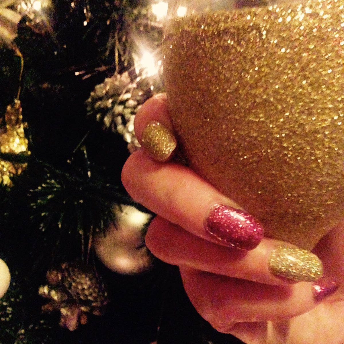 Nails for real girls tweet media