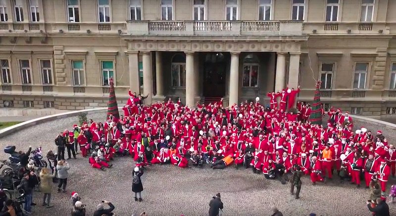 rewadventure's tweet photo. Bikers wearing Santa Claus suits brought presents to disabled children in #Belgrade, #Serbia , Saturday, Dec. 23

👉https://t.co/iApoW1BnmB https://t.co/e8GNjXQOlL