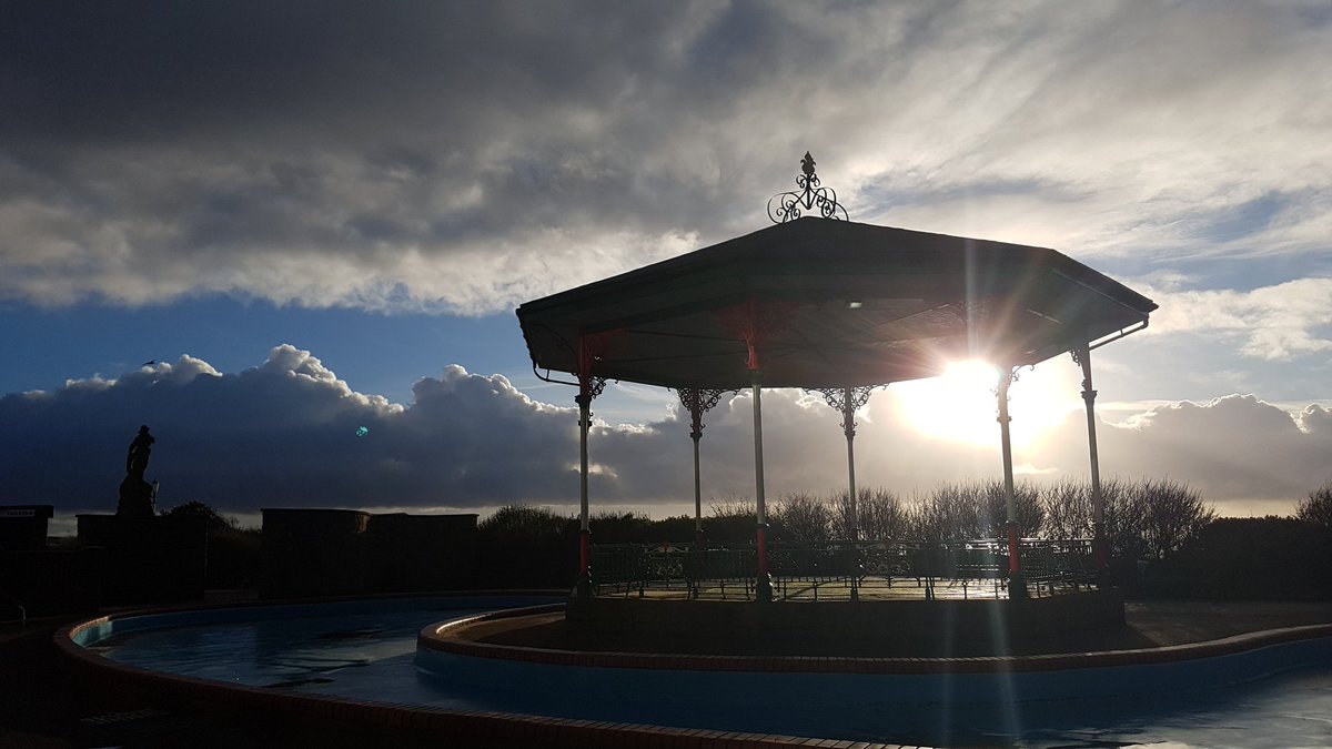 fentinic's tweet photo. #stannes #stannespromenade #bandstand #sunset https://t.co/b4Fic4Nadg