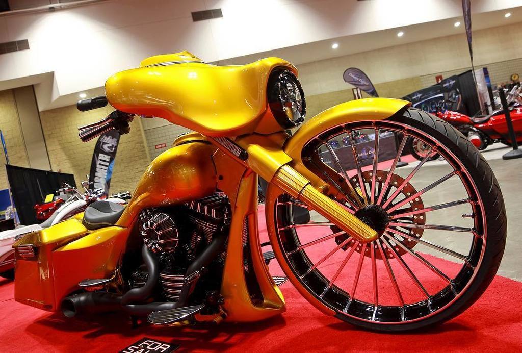 DSBikeShowMN's tweet photo. This 2009 #HarleyDavidson #StreetGlide by Dave Dupor of @ddcustom hit the show floor before hitting the cover of the August 2017 issue @baggersmag. 👊🏻⚡️ #DonnieSmithShow #ddcustom https://t.co/vWovK8tbsN https://t.co/zrNW2X6WmU