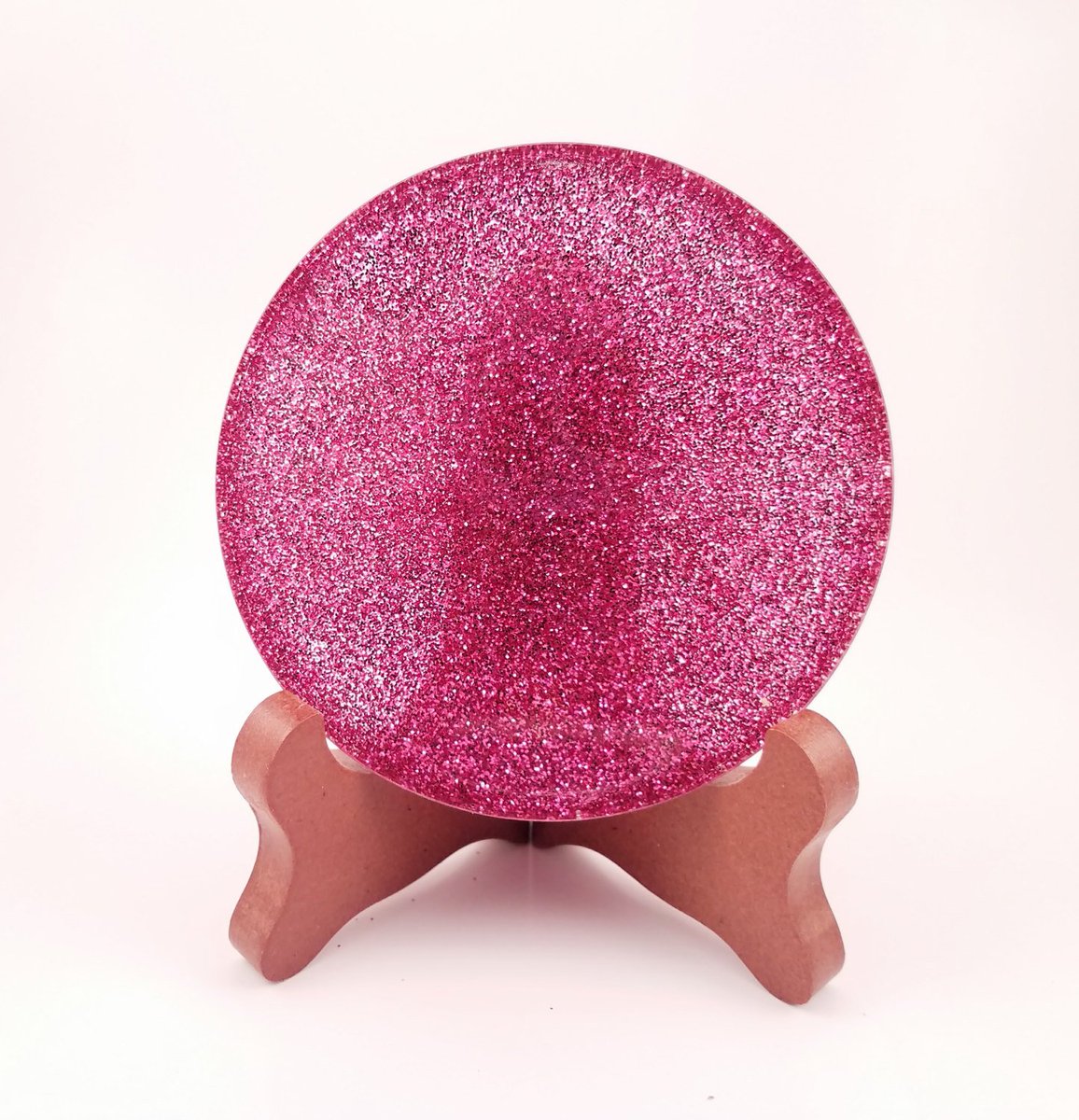 dovesclosetinc's tweet photo. Fuchsia Glitter Handmade Resin Coaster FI0291 https://t.co/E2PW2vs3RG #Etsy #RoundCoaster https://t.co/oue93zb9vW