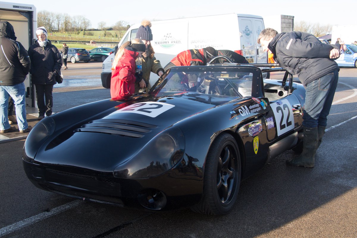 ___BMA___'s tweet image. If you ever want to get people interested in doing your new race series for the year, Mallory Park seems to be a good place to do it. Never seen so many people genuinely interested #BRSCC #Plumpuddingraces #MalloryPark