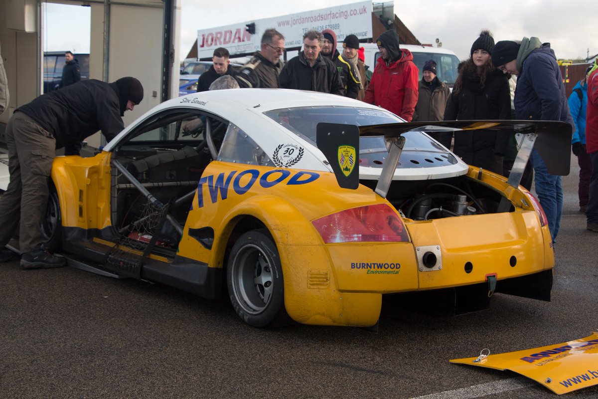 ___BMA___'s tweet image. If you ever want to get people interested in doing your new race series for the year, Mallory Park seems to be a good place to do it. Never seen so many people genuinely interested #BRSCC #Plumpuddingraces #MalloryPark