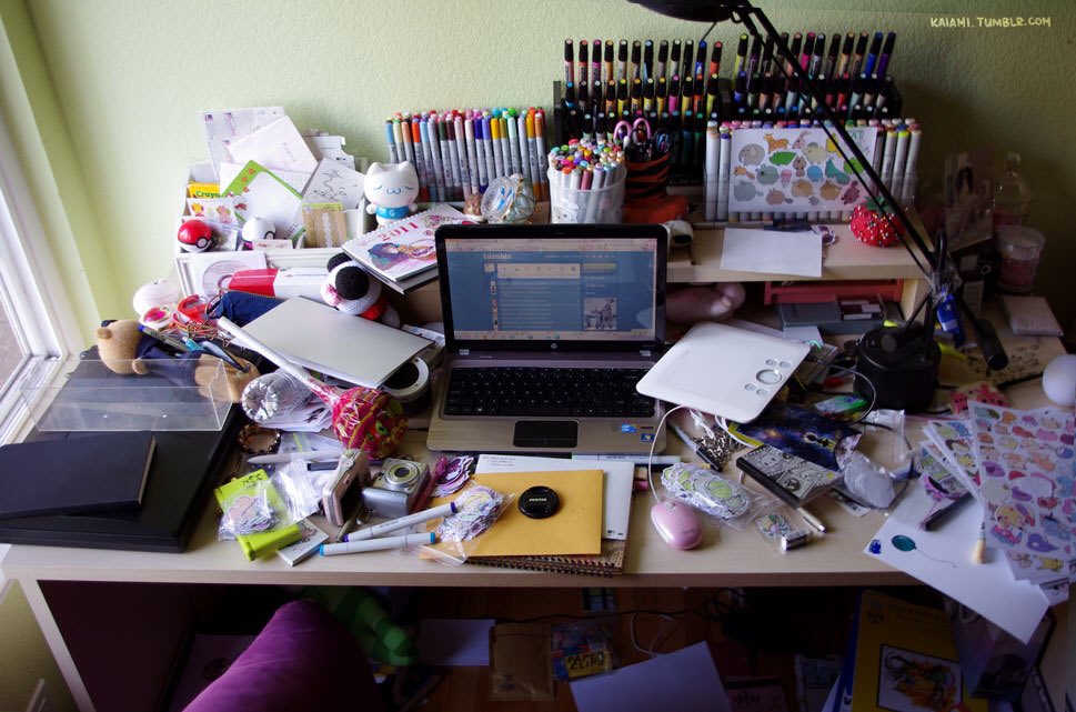 Kaiami's tweet photo. I found these photos from 2011-2017 of the same table it’s almost unbelievable that it’s the same workspace...every time my workpace gets tidier I can feel myself leveling up https://t.co/9f2iUK5qDY