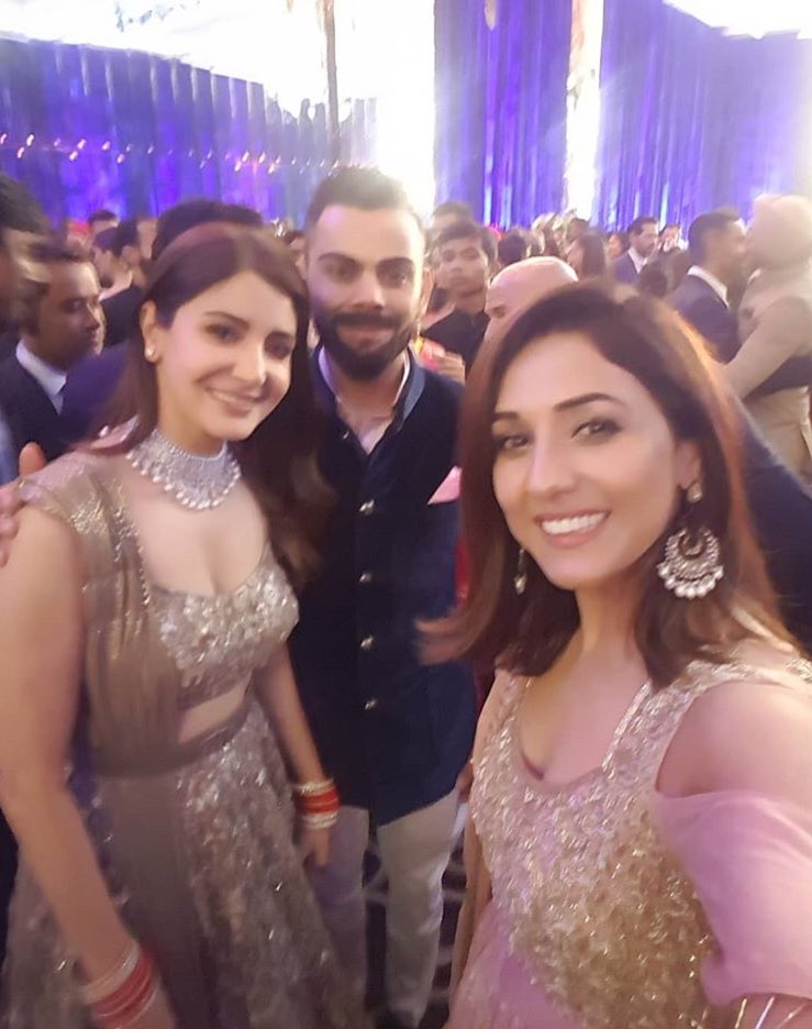  @AnushkaSharma &  @imVkohli with  @sachin_rt,  #KanganaRanaut,  @neetimohan18 &  @Mehreenpirzada   #VirushkaReception  #Virushka