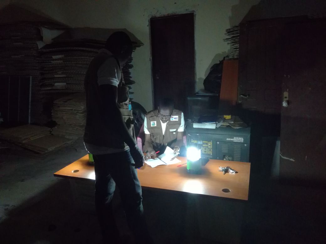 EUEOMLiberia's tweet photo. #EUEOM election #observers currently continue observing the ballot papers countings in polling places all over #Liberia https://t.co/VKhhMd8pUx