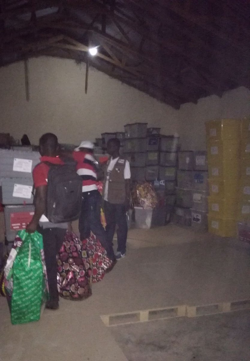 EUEOMLiberia's tweet photo. #EUEOM election #observers currently continue observing the ballot papers countings in polling places all over #Liberia https://t.co/VKhhMd8pUx