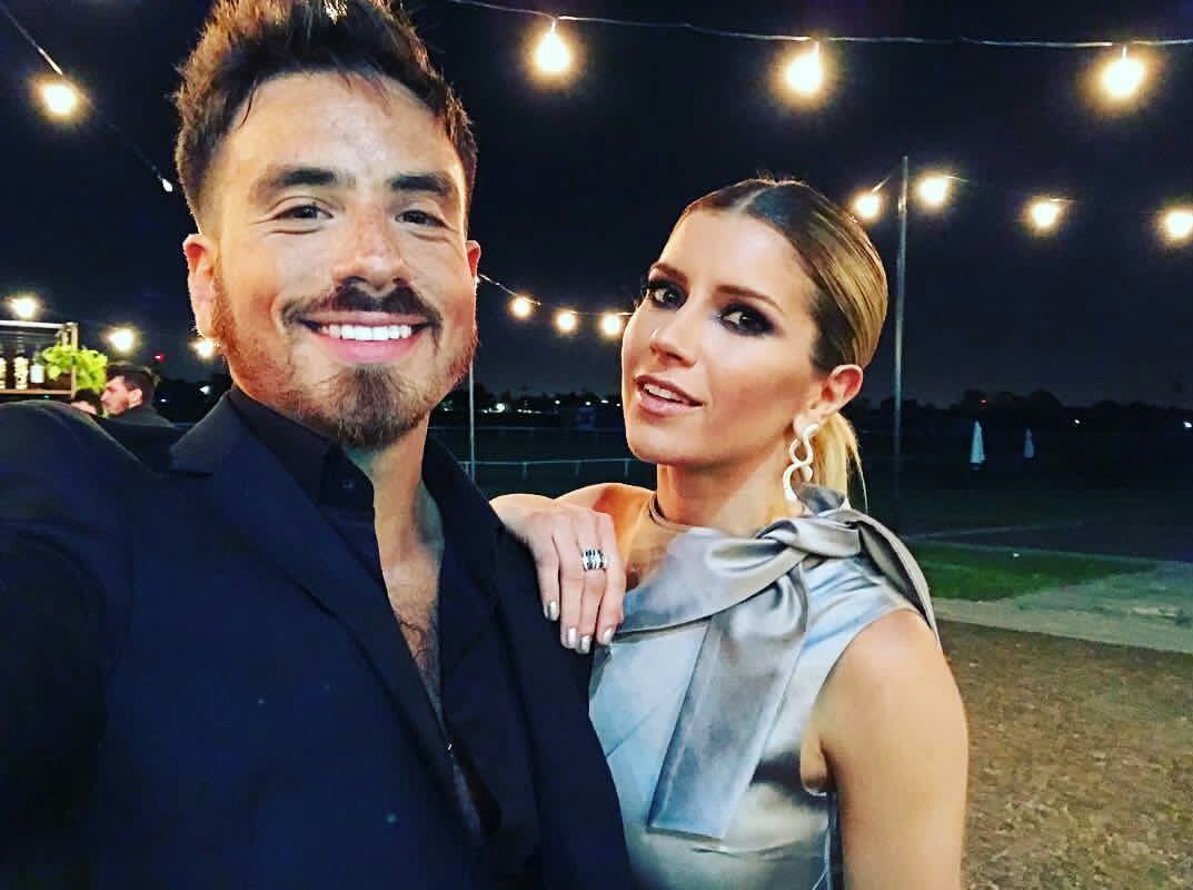 UnReTuit's tweet photo. #ShowTrivia2017 ¡El premio a "PAREJA DEL AÑO" se lo llevó @balfederico y @laufer4 con el 56% (1603 votos)! 

¿Cuantos RT'S se merecen? https://t.co/dUfO8vQRnK