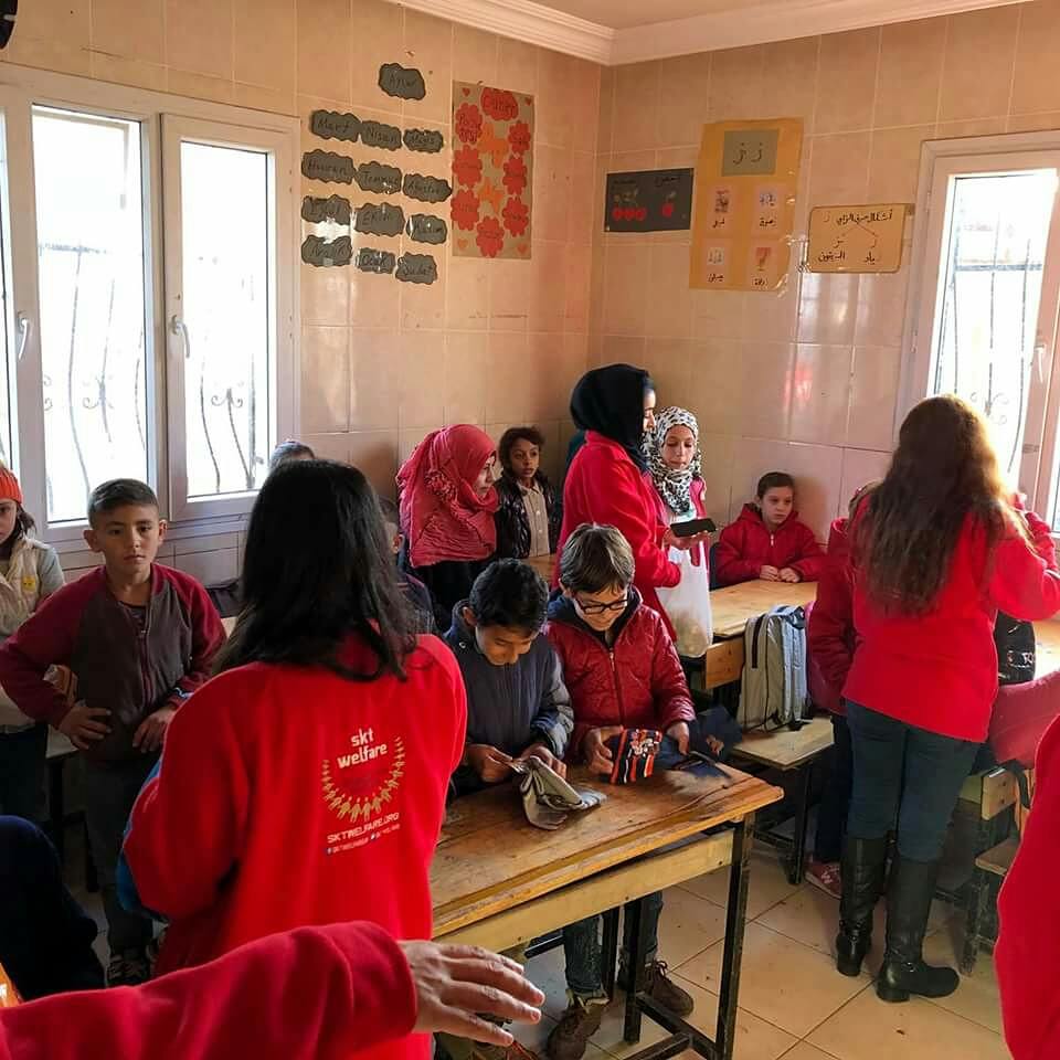 sktwelfare's tweet photo. Day 3
290 food parcels delivered to 4 schools and an orphanage. Volunteers distributed hundreds of sweets, gloves and hats to the children.
The team were taken to 2 Quran schools that are supported by SKT Welfare.
#DecDeployment #Stand4Syria #Stand4Peace #Stand4Humanity
Pls RT https://t.co/DLdQ0IeMcR
