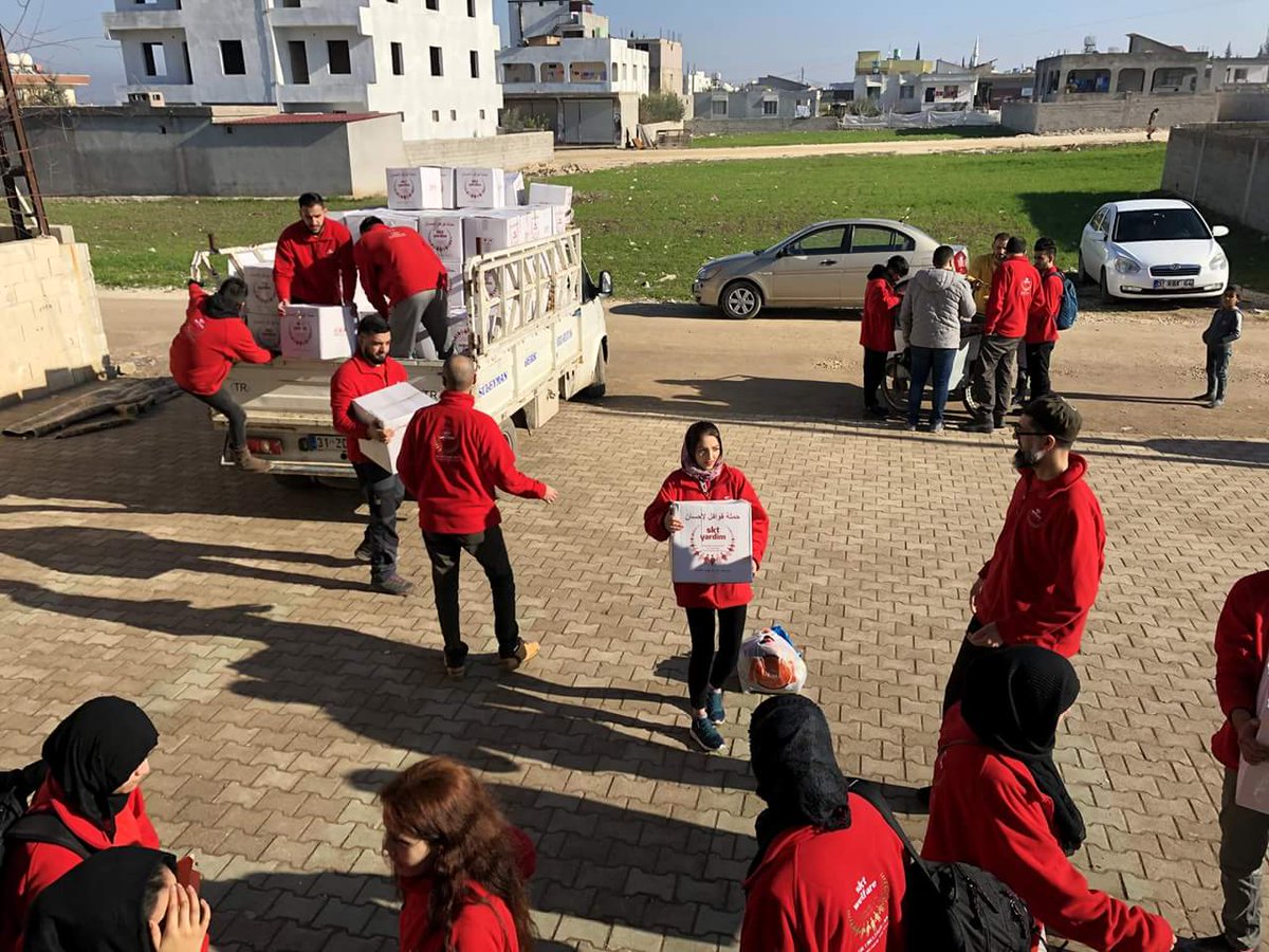 sktwelfare's tweet photo. Day 3
290 food parcels delivered to 4 schools and an orphanage. Volunteers distributed hundreds of sweets, gloves and hats to the children.
The team were taken to 2 Quran schools that are supported by SKT Welfare.
#DecDeployment #Stand4Syria #Stand4Peace #Stand4Humanity
Pls RT https://t.co/DLdQ0IeMcR