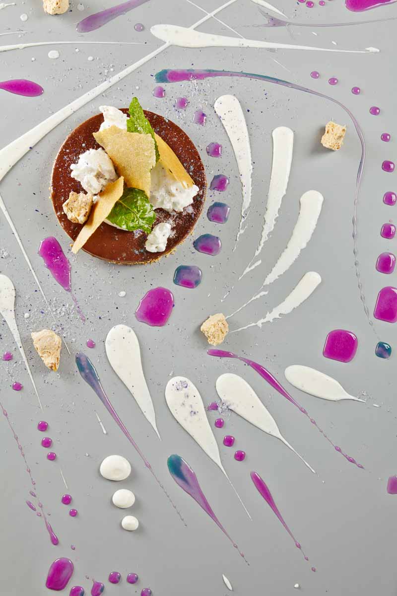 DaniloArlenghi2's tweet photo. UAU! Per un cenone non convenzionale fantasiose e sublimi ispirazioni di tavole di dessert quali opere d'arte gastronomiche che coniugano alta qualita'bio degli ingredienti, eccezionale creativita' e tempi contenuti di preparazione. #partyroundgreen #greencatering #cibibiologici https://t.co/wfETvhsrQu