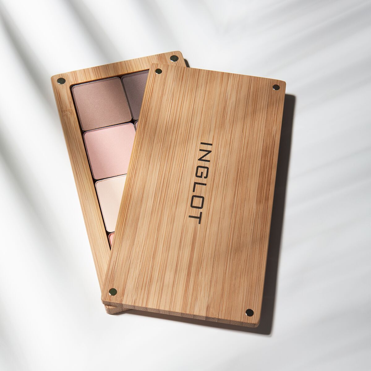 inglotpk's tweet photo. Save the environment with style with our new Flexi Eco Palettes made with Bamboo!

#Inglot #Inglotpk #inglotcosmetics #ThinkBeautyThinkInglot #BeColorBeFree #FlexiEcoPalette https://t.co/UgAwuGFDYJ
