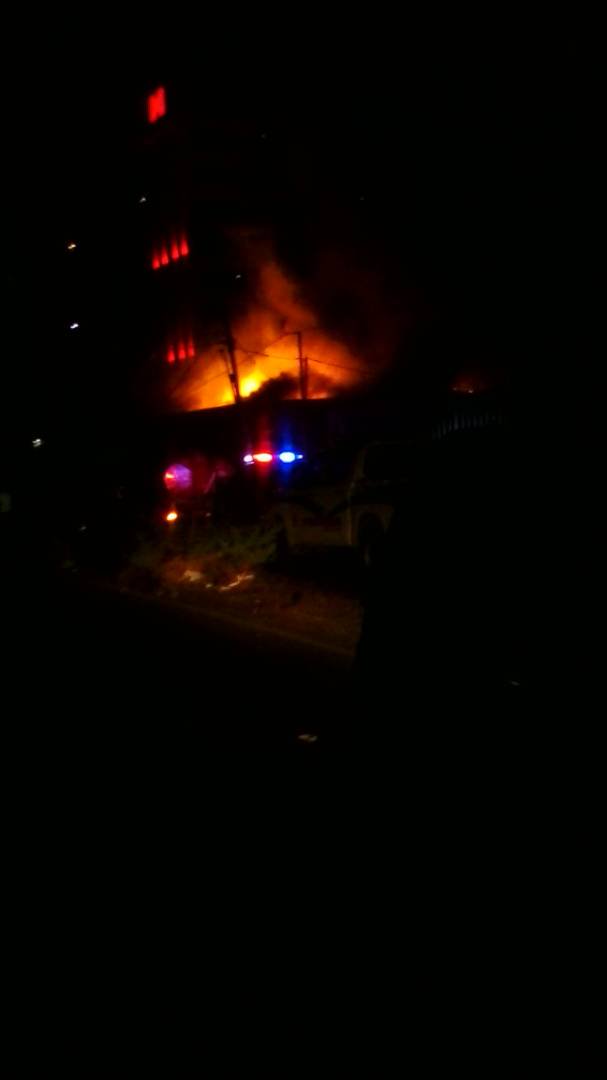 Última hora se registró un incendio Bella vista al lado de hidrolago frente a rikoson diagonal a la funeraria del Zulia muchachos hermanos repuestos y servicios  <a href="/trafficMcbo/">traffic MARACAIBO</a> @panoramaenlavia <a href="/noticiaaldia/">Noticia al Día</a> <a href="/laverdadweb/">Diario La Verdad</a> <a href="/diariopanorama/">Diario Panorama</a> <a href="/MiDiarioOficial/">Sin Censura</a>