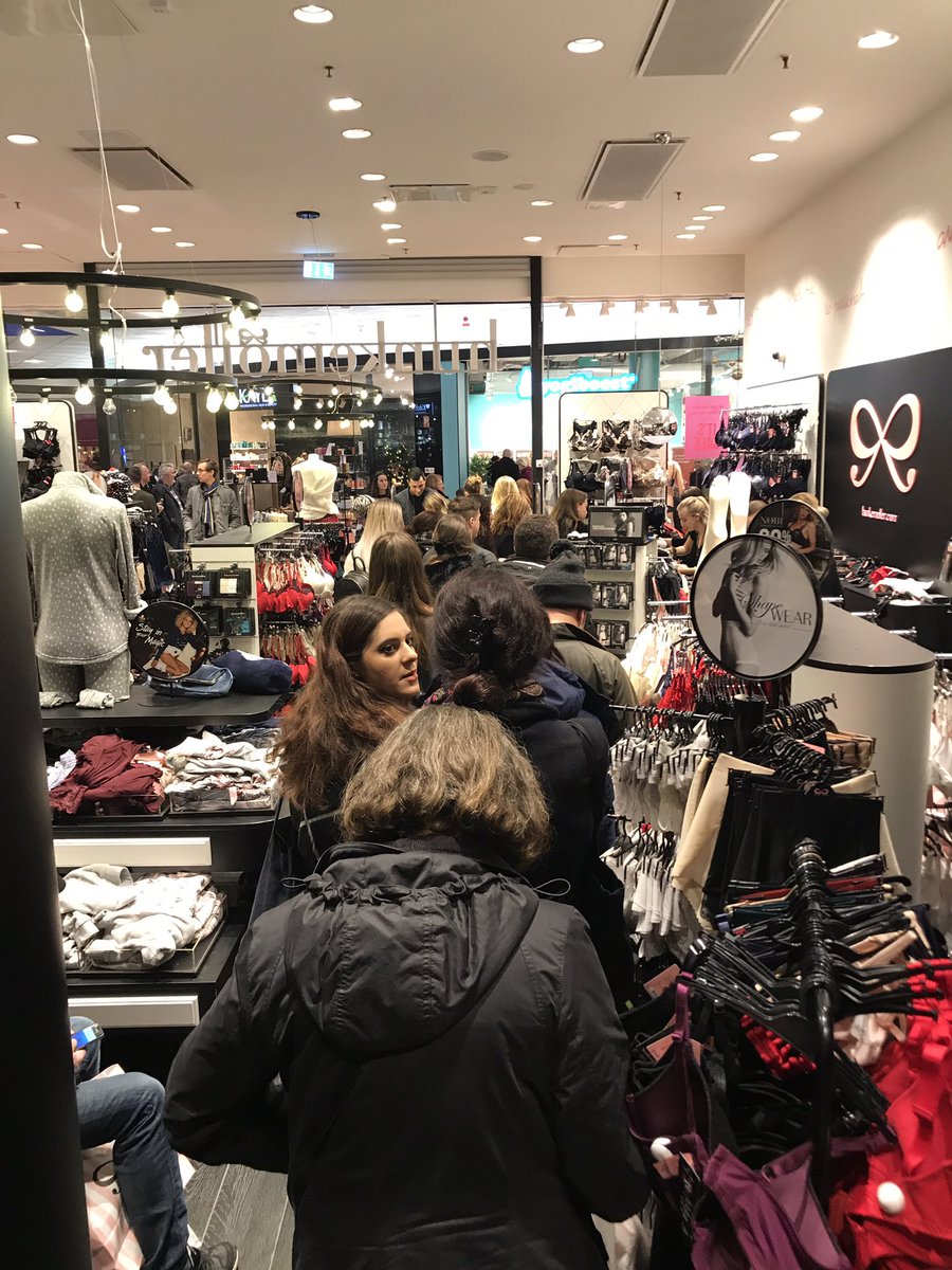 The first day of big sexy sale, this is what it looked like from 08:00-20:00! Love it 💃🏼🎀 <a href="/christelrup/">Christelruppetersson</a> @SorenThomsenHKM @DianeVanGool