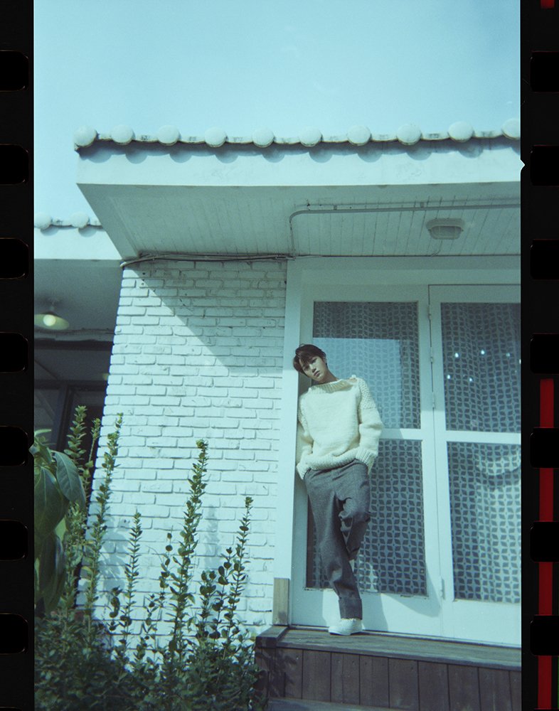 EXO_VISUALS's tweet photo. there was once this flower named "kai" and all he ever wanted was for somebody to pick him up in a garden full of beautiful roses, someone who won't judge him despite the imperfections. he was patiently waiting, hoping for a miracle.

will you pick him up?

#KAI #EXOLPromptDay https://t.co/VzqEDzFYVt