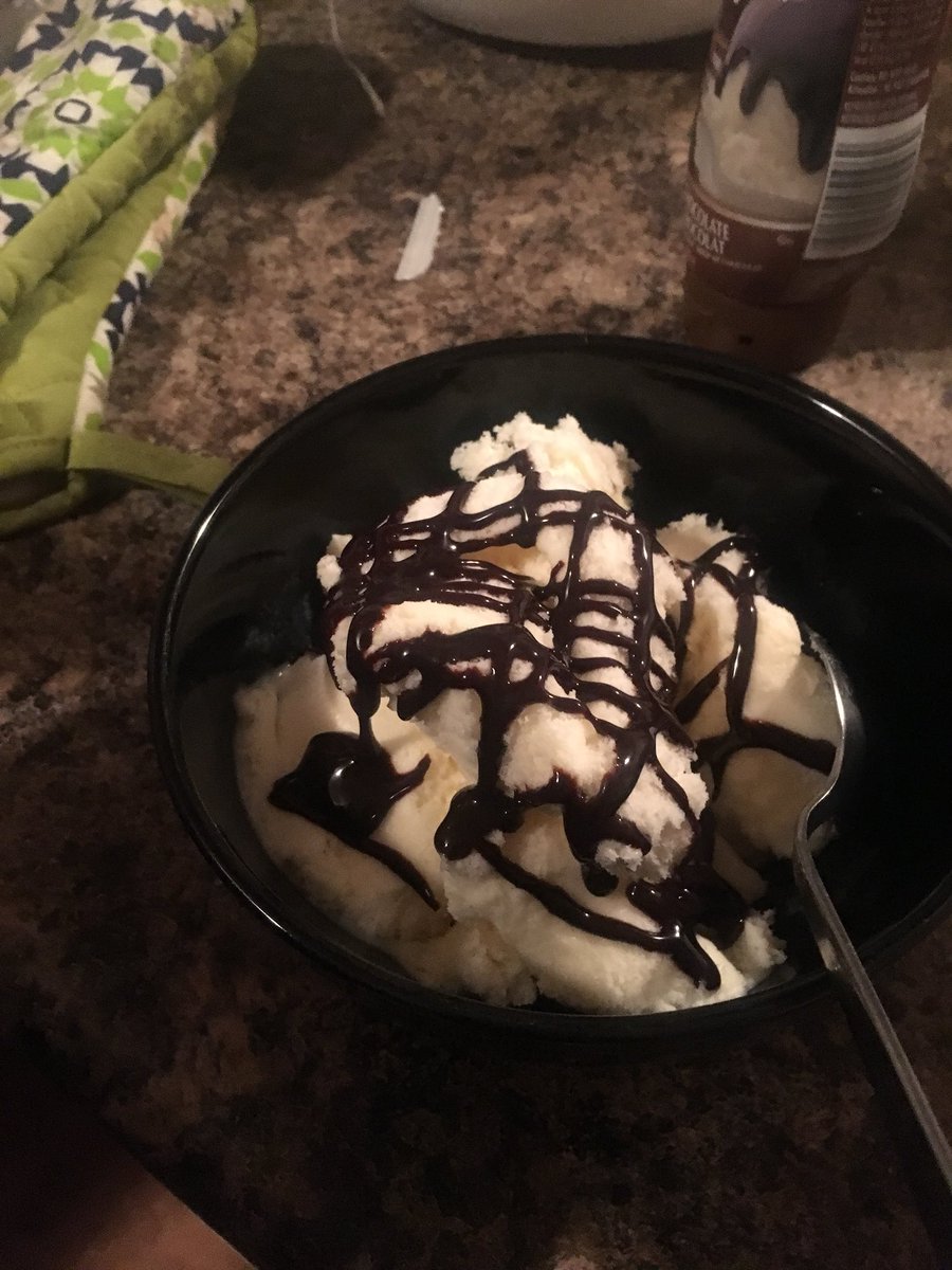 lianne594's tweet photo. You know your Canadian when it’s -35 outside and your making ice cream sundaes #Canadian #saskatchewanweather https://t.co/5nzrkplal3
