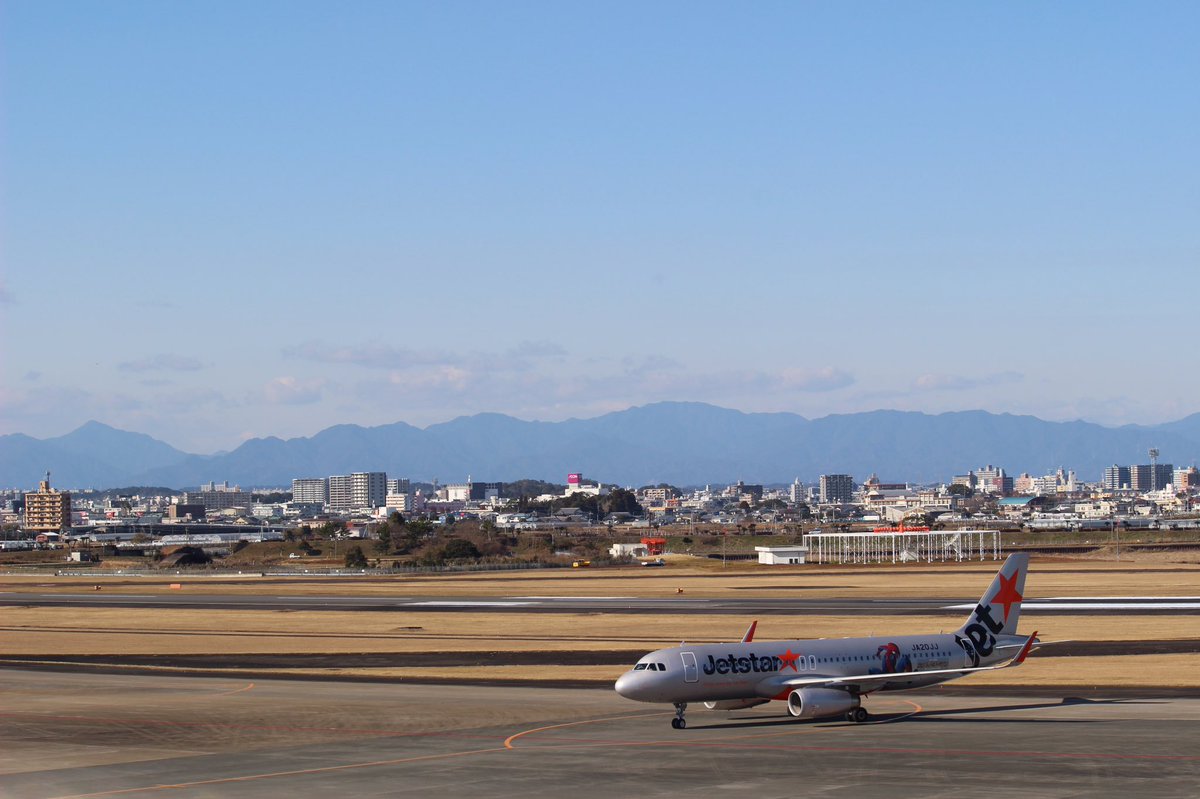 しゅんたび 飛行機越しの宮崎市街地 宮崎空港って意外とアクセスいいんですよね 宮崎市 宮崎空港 宮崎ブーゲンビリア空港