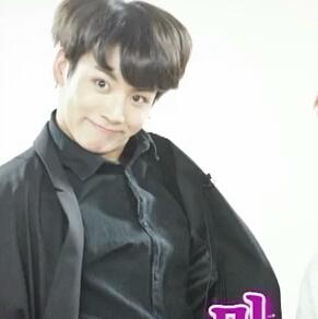 ayeayecaptaein's tweet photo. seriously this jungkook boy is just too cute and so extra i love him https://t.co/WYllYYHT9Y