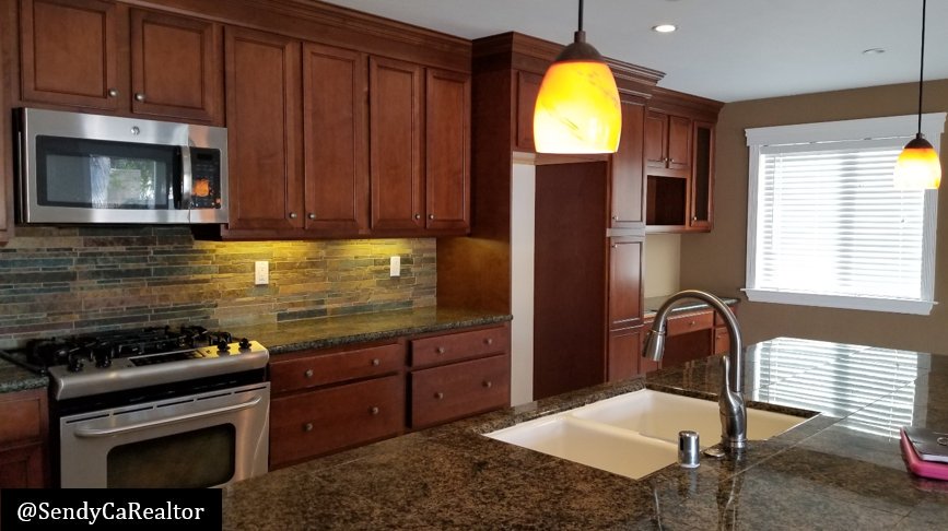 Trying to squeeze as much work as possible in what is left of 2017 w/a couple of inspections this morning in #PalmDesert &amp; La Quinta🏡 Check out my #Buyers soon-to-be spacious kitchen😊
#BuyersAgent #PalmDesertHomes #CoachellaValley