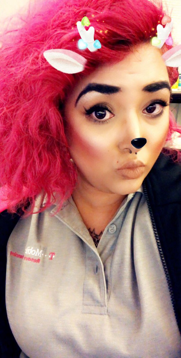 Starlaface1990's tweet photo. Day 111 all T-Mobile gear (no repeats) @JohnLegere @LegereDoll @TMobile @magenta505 #GivingTWOgether #BeMagenta #MissMagenta https://t.co/iDagieAMuC