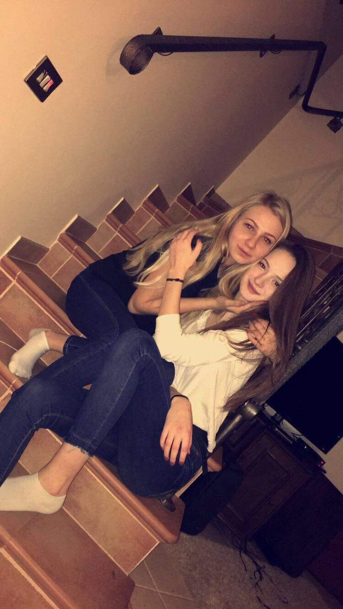 Karolin47663204's tweet photo. Party 🎉🎉✨ #BestOf2017 #Christmas #ChristmasDay2017 #PartyAtHouse #friend #bestfriendsforever #GIRLSPOWER #nightclub #homedecor #lovelive_sunshine #LoveFood #LoveYou #2017Success https://t.co/wPbLKy97o5