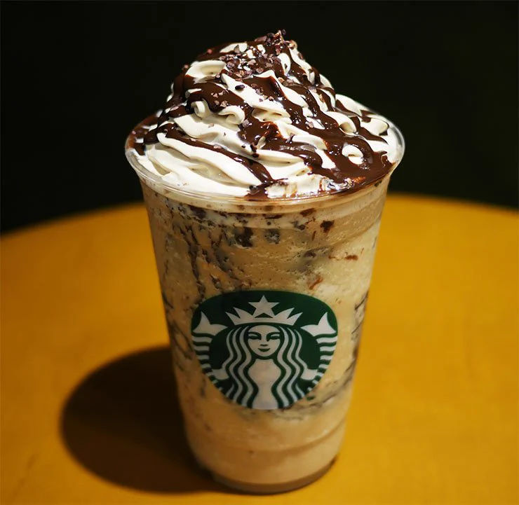 見た目や量は関係ない？スタバのフラペチーノとラーメンのカロリーがほぼ一緒ｗｗｗ