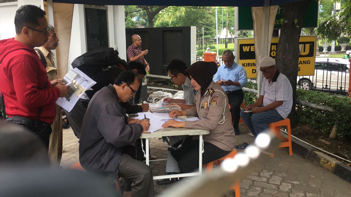 OperasiPolri's tweet photo. Samsat keliling Jakarta Pusat yang berlokasi di kantor Pos Jakarta Pusat siap melayani wajib pajak. https://t.co/HvYZGI5gcD