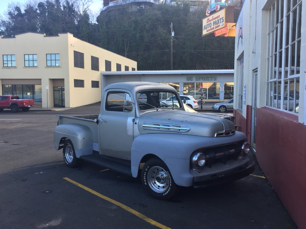 ClackamasAP's tweet photo. A 1951 Ford F1 @ClackamasAP #vintagetruck #classictruck #oregoncity #vintagepickup #classicpickup #oldpickups #oldpickup #oldtruck #fordf1 #ford #fordtruck #fordtrucks #fordpickup https://t.co/009ktZjADi