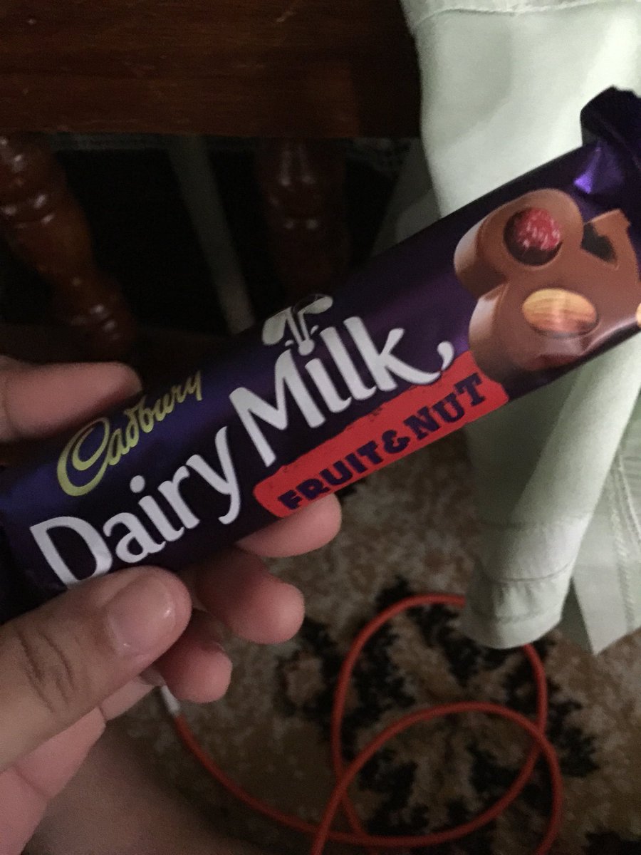 rielletualla's tweet photo. I found it weird, he gave a chocolate. 😮 https://t.co/RDOjn0TIZs
