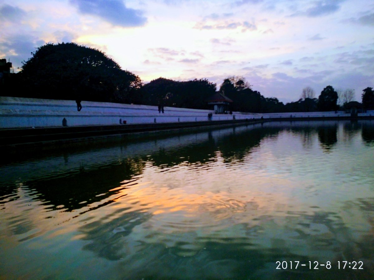KhadkaKiranDeep's tweet photo. #SiddhaPokhari #Twilight #Bhaktapur #UNESCO #WorldHeritage #Nepal #MyPhotography https://t.co/Rim8BVP3RR