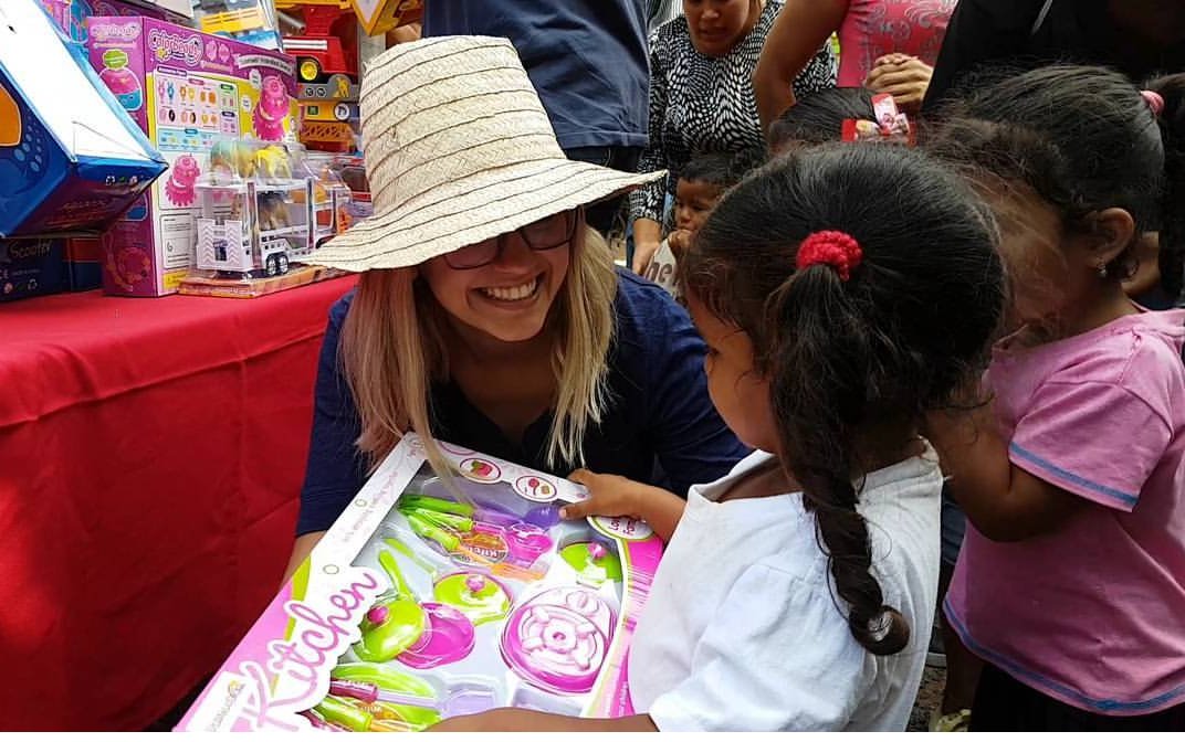 MarceloGalvis's tweet photo. Seguimos con nuestra jornada de entrega de juguetes junto a los #CLAP #CLP #UBCH y líderes de la comuna Bolívar - Chávez #NavidadesGuanta2017 #TodosJuntosPorGuanta @NicolasMaduro @dcabellor @psuvaristobulo https://t.co/DRKpWc13kE