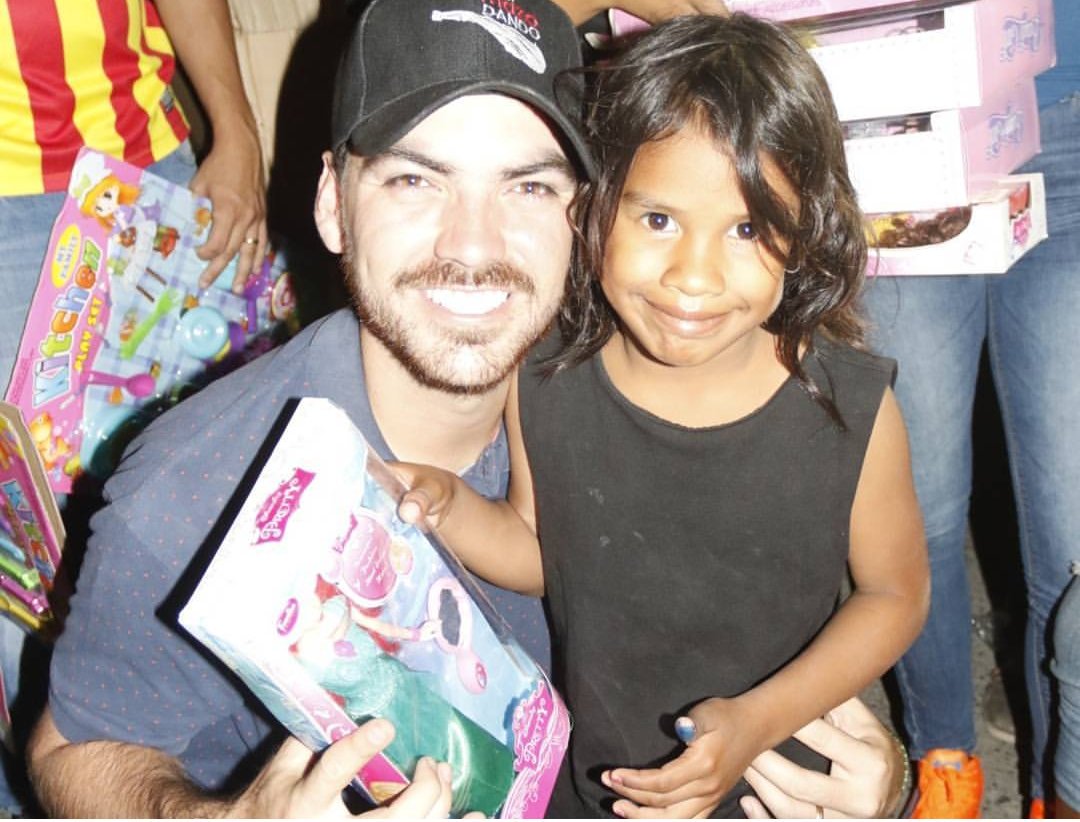 MarceloGalvis's tweet photo. #Ahora en la comuna #3 en el sector Cotoperí, llevando felicidad a los niños de esta comunidad  #NavidadesGuanta2017 #TodosJuntosPorGuanta @NicolasMaduro @psuvaristobulo @dcabellor https://t.co/POaASfHqnE