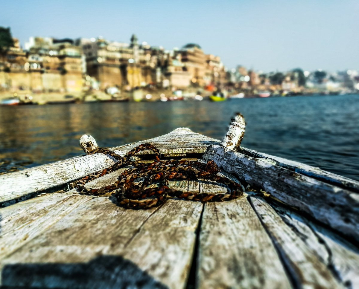 Bharathshnkar20's tweet photo. Never miss a boat ride in Varanasi... Shot on @hihonorIndia #honor #honor8pro #solotravel #india #varanasi #boat #ride #view #sunrise #ganga #ganges #peace #mobilephotography #backpacking #travel #escape #streetsofvaranasi #uptourism #travelgram #travel_ig #incredibleindia https://t.co/7YenQXGvKy