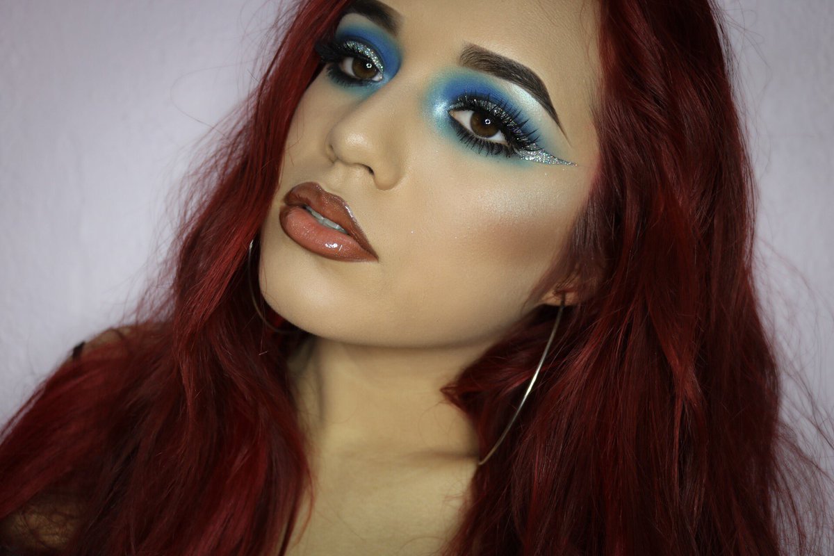 Ghoulria's tweet photo. 33/100 #100daysofmakeup ❄️ I never posted this one in here! Inspired by #strashme on instagram❄️
@KATVONDbeauty Alchemist palette
@fentybeauty Gloss Bomb
@NyxCosmetics glitter
@UrbanDecay electric palette
IG: @Ghoulriamakeup https://t.co/RLZs6Ii5Ho