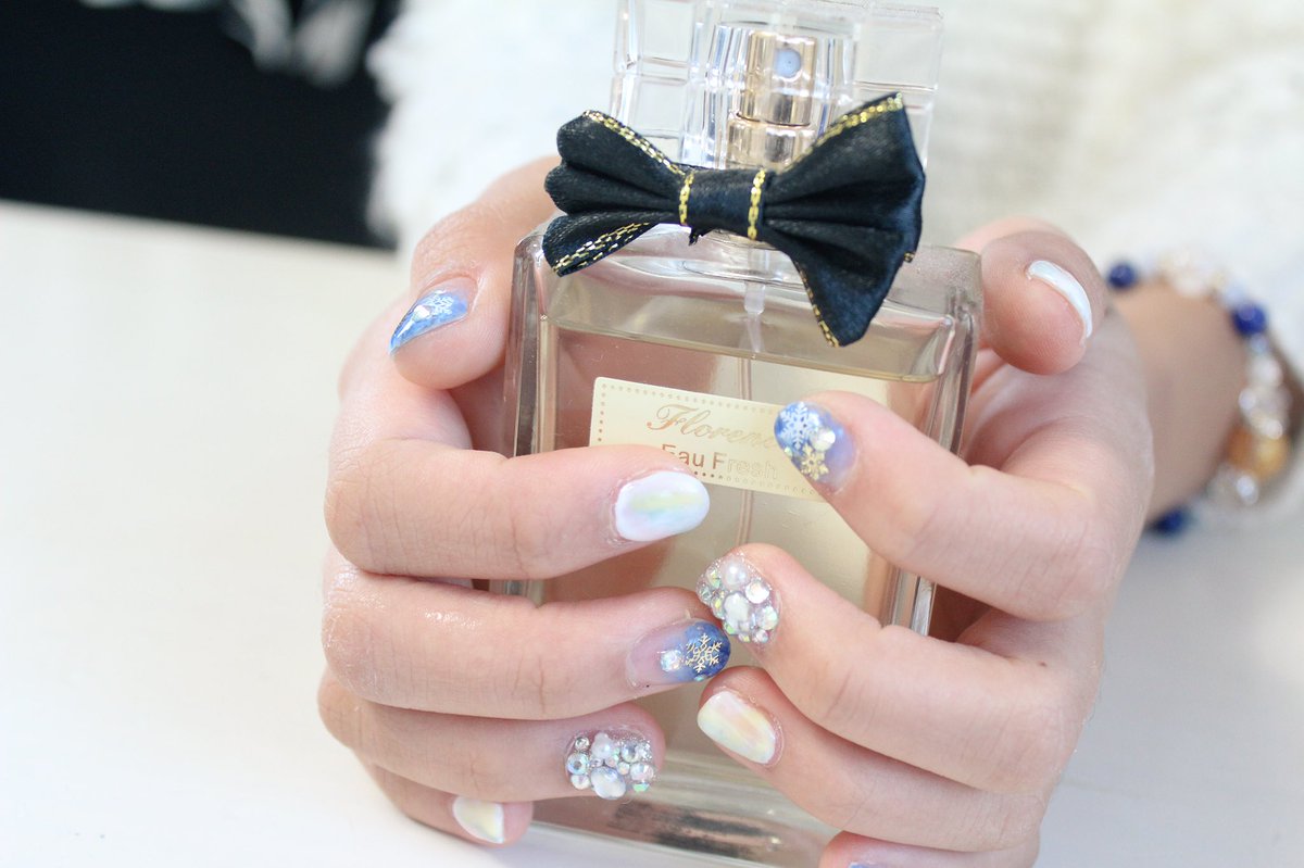 nail__M's tweet photo. 昨日は友達がネイルしに来てくれた💅🏼

少しだけデザイン変えて後はおそろで💅🏼🖤 https://t.co/MRuXQhOZLf