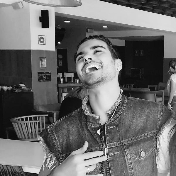 Itsmikemateo's tweet photo. Nunca supe que el amor tenía un sonido; hasta que te oí reír. 💫❤ @AbrahamMateo https://t.co/JZtA7lqhBk