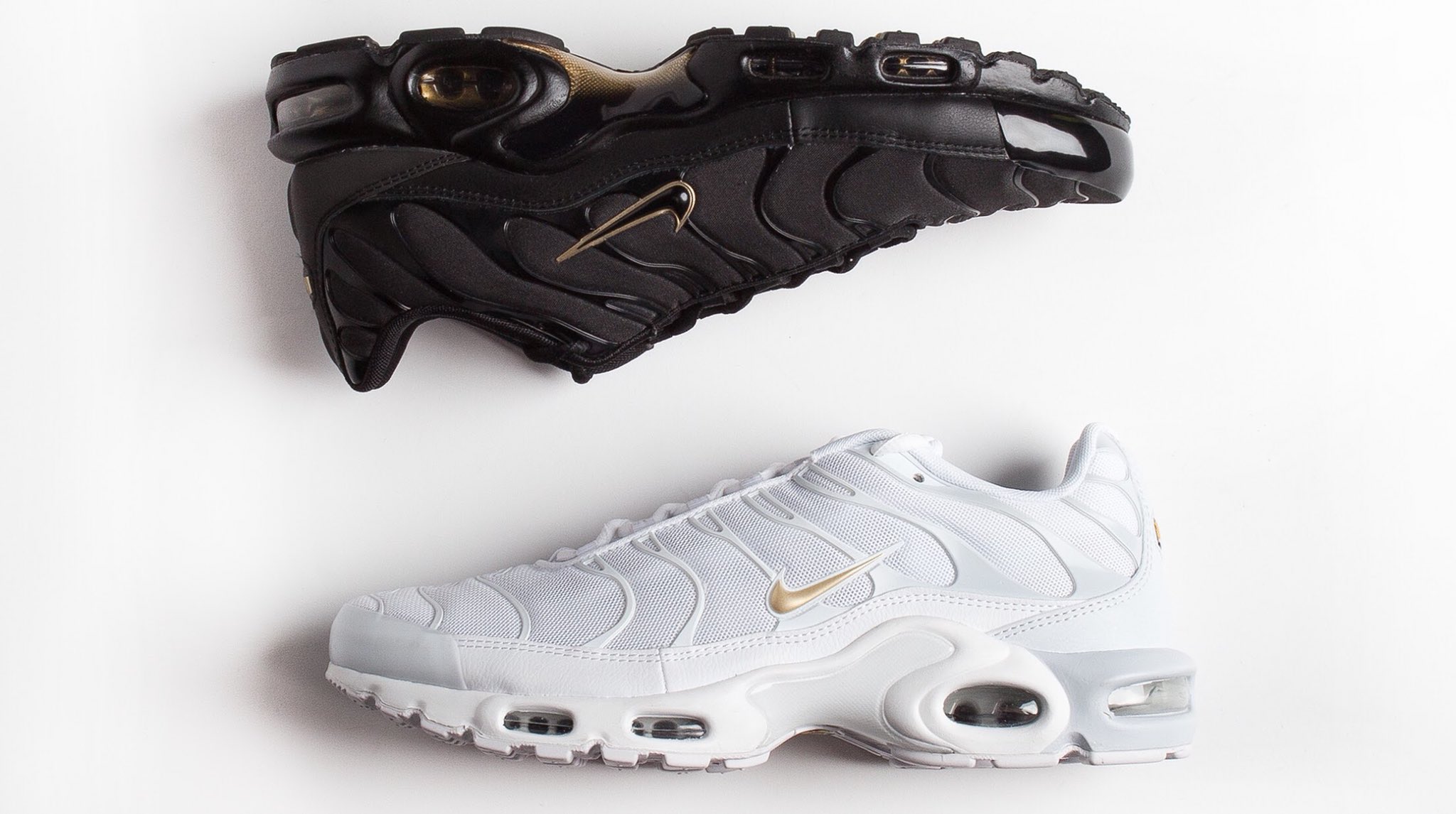 Champs Sports on X Top or Bottom Nike Air Max Plus Black Gold White Gold In Store Online https t UnlX0tZ8ND https t CI3NNDrWMR X