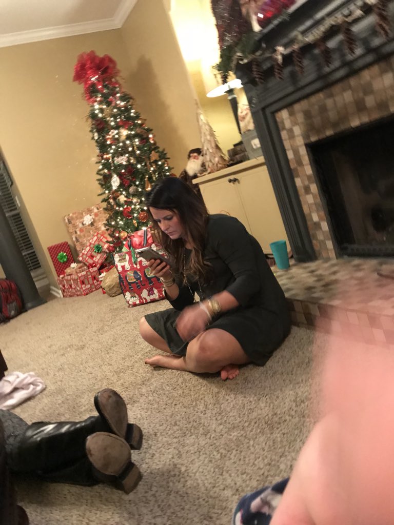 ColemanHatmaker's tweet photo. When you give your baby niece your phone to play with... https://t.co/rDFp6hS9PV