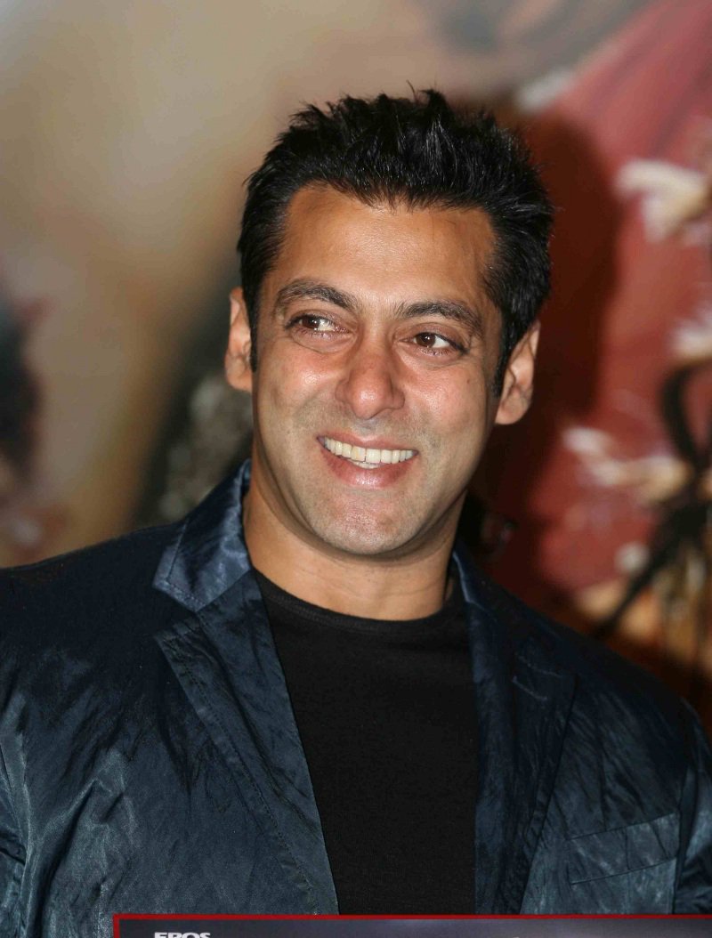 filmibeat's tweet photo. A very happy birthday to one and only @BeingSalmanKhan 
Keep smashing the Box Office records like you always do. #HappyBirthdaySalmanKhan #SalmanKhan https://t.co/B4rnpLSe7H