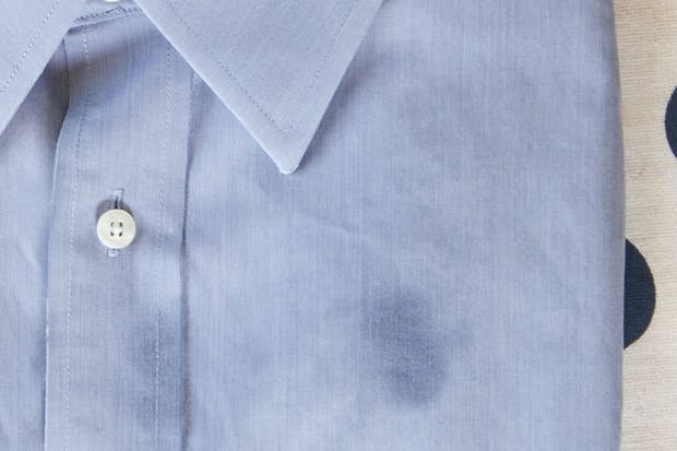 servtx's tweet photo. Greasy stains on your clothes? Rub some dish detergent into the stain, then rinse with water. This soap is gentle enough for most fabrics, even silk and wool. #stains #cleaningtip #serviceexpress #cleaning #houston #clothes https://t.co/jsx8s8rM0K