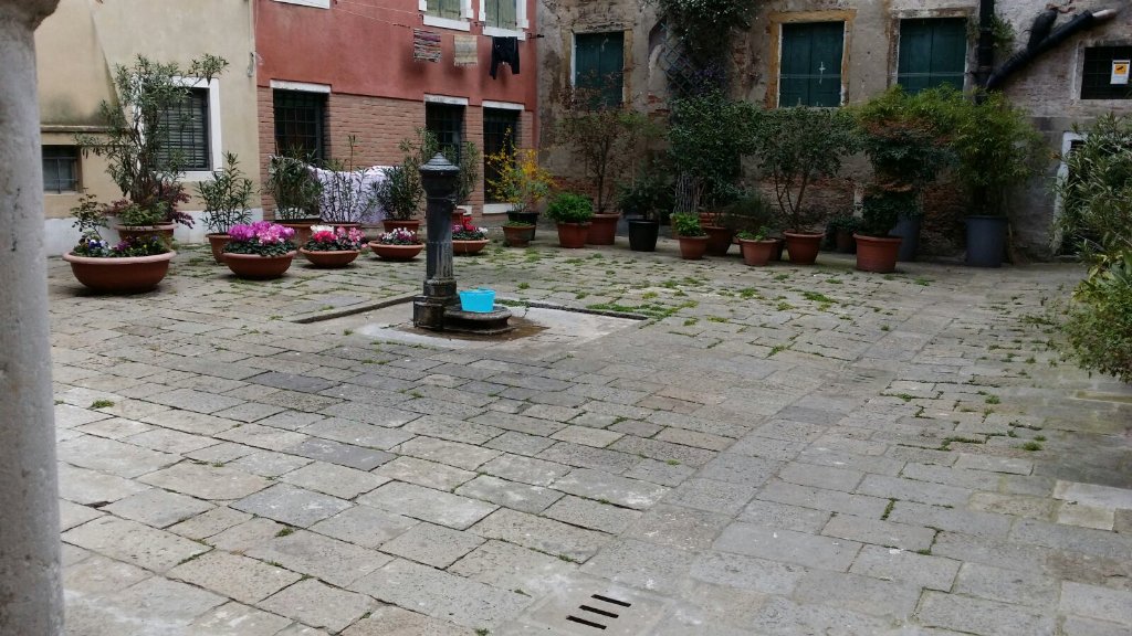 littlelookalike's tweet photo. One of my favorite hidden place of Venice. 😊 https://t.co/RwlX2gPqmD