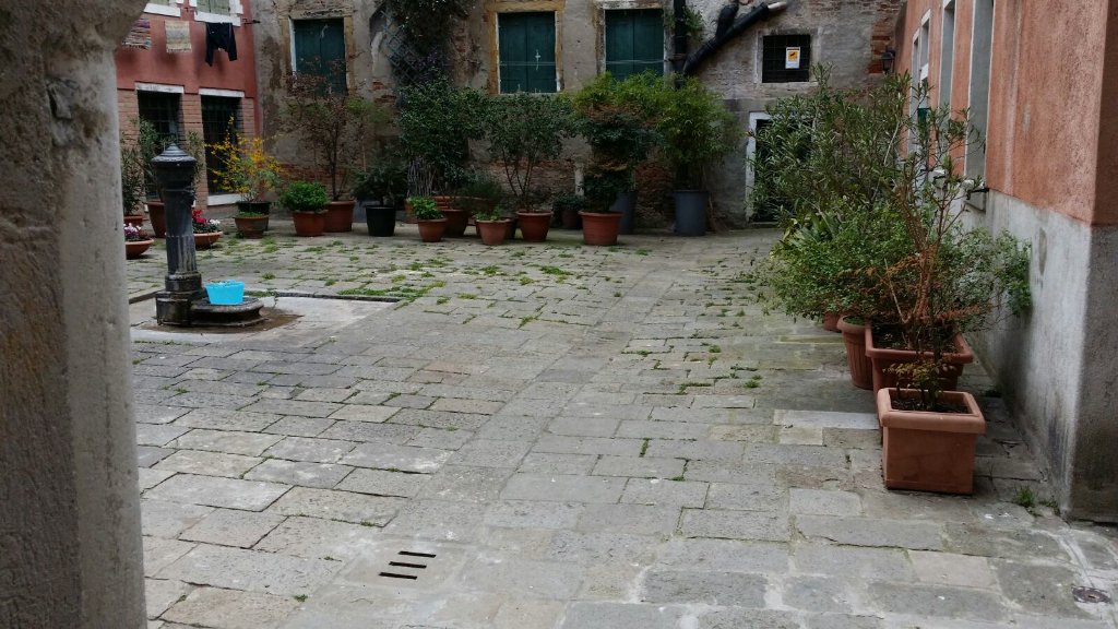 littlelookalike's tweet photo. One of my favorite hidden place of Venice. 😊 https://t.co/RwlX2gPqmD