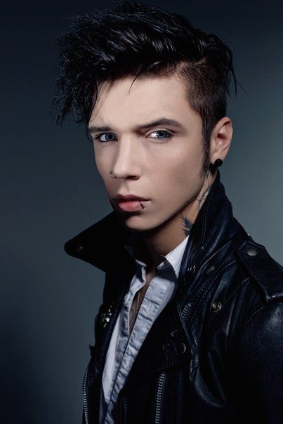     We wish a very happy birthday to Andy Biersack! ¡Feliz cumpleaños 