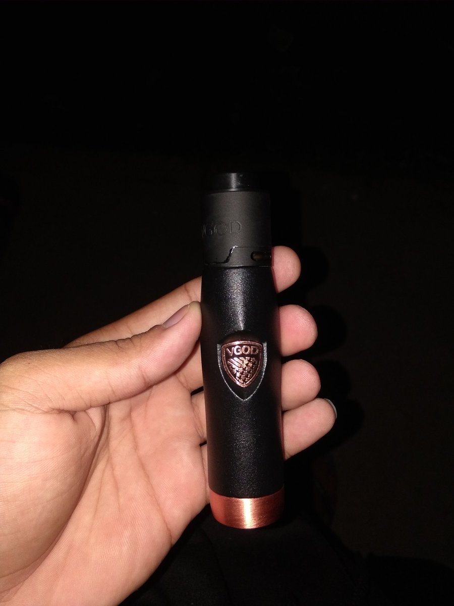 RazerRonie's tweet photo. New Vape 
Kaso sayang yung isa Kasi kinuha ni papa😢 pero ok lng yun meron namang bago https://t.co/8Gtx3t85n8