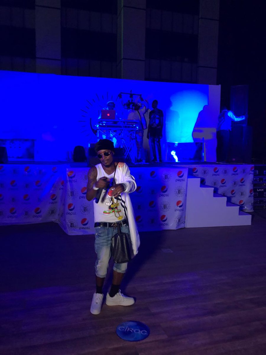 Twinsgistmag's tweet photo. If you are not here at the #BDWP2017 u missed ooo. See as pple they groove thanks to @Pepsi_Naija #NoShakinCarryGoDisembaa https://t.co/iiEQfKtTEA